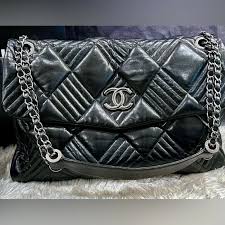 CHANEL | Bags | Chanel Lambskin Leather Quilted Purse In ...