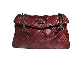 Chanel Burgunderfarbene Leder-Umhängetasche bei 1stDibs ...