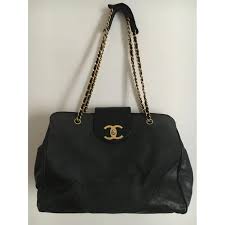 Chanel Shoulder Bag: Elegant Black Leather Tote
