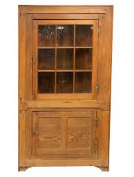 Lot - SOUTHERN YELLOW PINE CORNER CABINET