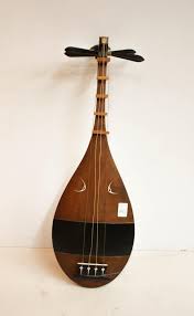Lot - HEIKE-BIWA STRING INSTRUMENT