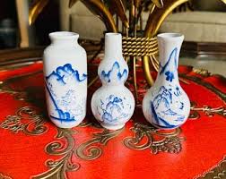 Pair of Chinese Qing Famille Rose Porcelain Vases and Covers, Featuring Pairs of Birds and Butterflies, of the Guangzu Period (1875-1908) - Etsy UK