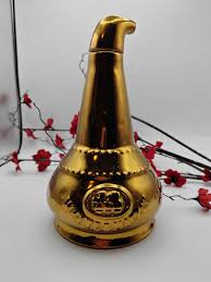Unusual Whyte and Mackay Pot Still Whiskey Decanter. Gilt ...