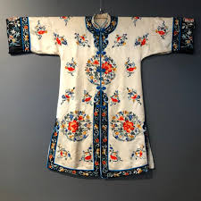 Fine quality Chinese antique silk robe c1900. — Walter & Co