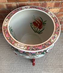 LARGE COLORFUL FISH BOWL ON STAND — Lots of Furniture