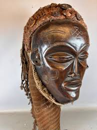 250445 - Rare Old African Mwana Pwo mask from the Chokwe ...