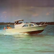 27' Chris-Craft Commander. Second only to the 31' in terms of hulls built. 535 hulls built from 1965-70. Came single and twin screw. Cruises 4 in comfort. Advertised 38mph with twin V8's. #