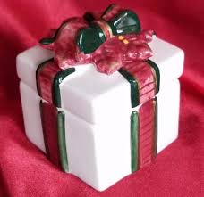 World Bazaars Holiday Treasures Christmas Xmas Present Ceramic Box pink ribbon | eBay