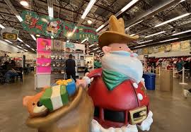 Blue Genie Bazaar hosts last day of yearly holiday shopping market