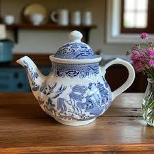 NEW English Queen's Blue Willow Teapot With Lid - by Churchill England - Etsy Canada