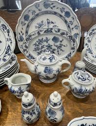 Sold at Auction: Large 63 Pc. Set of Blue Onion "Blue Danube ...