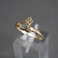 Lot - 10-Karat Yellow-Gold and Emerald Claddagh Ring, .7 gross dwt; Size: 7