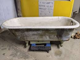 Antique cast iron clawfoot tub - South Auction