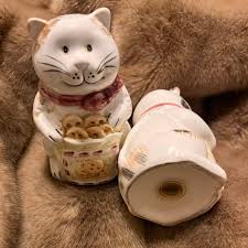 Vintage Calico Cats Holding Cookies Salt And Pepper... | Depop