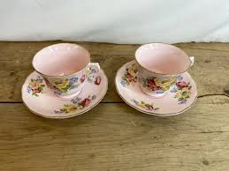 Par vintage de tazas de té y platillos Crown Essex Pink y Gold Bonito diseño floral en buenas condiciones - Etsy España