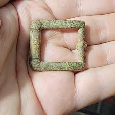 anyone know how old this belt buckle is? found in maryland ...