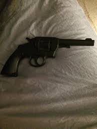 Found this in my dad's garage. Any idea what it might be? It has a colt logo on the grip if that helps. : r/guns