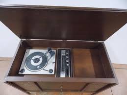 Fleetwood record player cabinet - model 4602 - working - 36x17 - 27" tall - Bodnarus Auctioneering