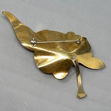 Krementz Brooch Gold Overlay Leaf White Round Pearl Wavy ...