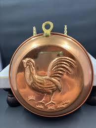 Vintage Copper Cake Mold Round Rooster Brass Hanger 6" Wall Hanging Farmhouse · Whatnot : Acheter, vendre et tisser des liens