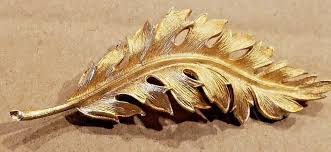 Vintage Coro Feather or Leaf Brooch in Gold Metallic Pin ...