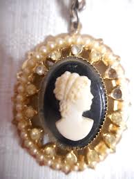 Coro Gold Tone Cameo Pendant Necklace on Bar Link Chain Vintage 9 1/4" AS IS | eBay