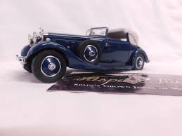 Lot - 2 Franklin Mint Cars & Danbury Mint