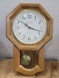 Vintage 19.5" Daniel Dakota Pendulum Wall Clock Quartz ...
