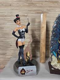 3 Figurines Incl. DC Bombshell | Proxibid