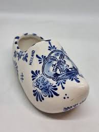 Vintage Set of 4 Delft Blue Hand-painted Ceramic Shoes. Made in Holland 1970s, Collectible - Etsy Canada