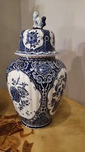 Pair of Delft ceramic lidded vases | intOndo