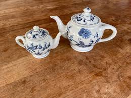 Set of 2 Gorgeous Blue Danube Blue Onion Japan-large and Small Teapot-teapot 750ml and Small Teapot 300ml- 1970's- Blue/white-rare! - Etsy