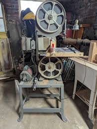 What is the correct blade size for a vintage Delta Rockwell 14-inch bandsaw and what blades are best for tight turning radius and straight cuts?