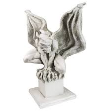 Amazon.com: Design Toscano OS69377-shParent - Estatua de vampiro de Draga la gárgola de 9.5 pulgadas, piedra gótica, tamaño mediano : Patio, Césped y Jardín