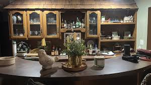 How to create a vintage bar with vintage glassware and decor?