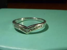 9k 9ct Solid White Gold V-shape Diamond Ring. 0.20ct Size O ...