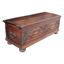 Early 18th Century Large Marriage Oak Trunk With a Vaulted ...