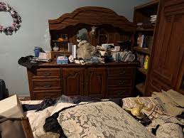 Free Furniture: Underbed Drawer Set and Headboard in Bacliff/San Leon