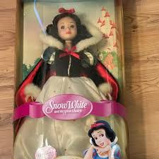 Disney | Toys | Nwt 205 Snow White Porcelain Doll Item2400 ...