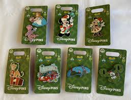 Disney Parks 2023 Stitch Holiday Christmas Pin Set Of 7 Lot ...