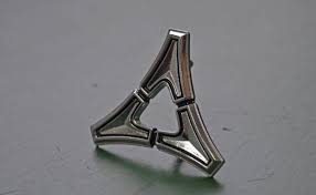 Emblem Dodge Triangle Ornament, 85,00 €
