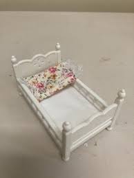 Epoch CALICO CRITTERS White Bed W Floral Pillow | eBay