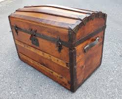 Early 20th Century Refinished American Rolling Pine Blanket Chest Storage Trunk For Sale at 1stDibs