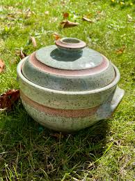 Grote stoofpan braadpan - aardewerk atelier - groen en bruin - midden van de eeuw - Etsy Nederland