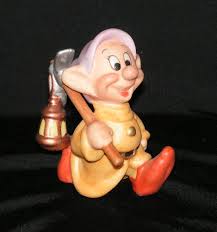 DOPEY with pick axe - DISNEY Figurine