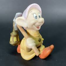 Vtg DISNEY HAPPY Seven Dwarfs Figurine Bisque Ceramic Axe Lantern SRI LANKA | eBay