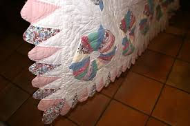 GORGEOUS VINTAGE QUILT hand stitched ROUND MEDALLIONS SCALLOPED EDGES 82" X82" | eBay