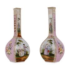 Pair of Dresden porcelain vases, 19th century | intOndo