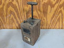 Antique DuPont No 2 Dynamite Blasting Machine - South Auction