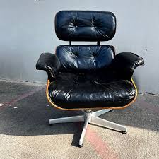 Vintage Black Eames Replica | fishcake